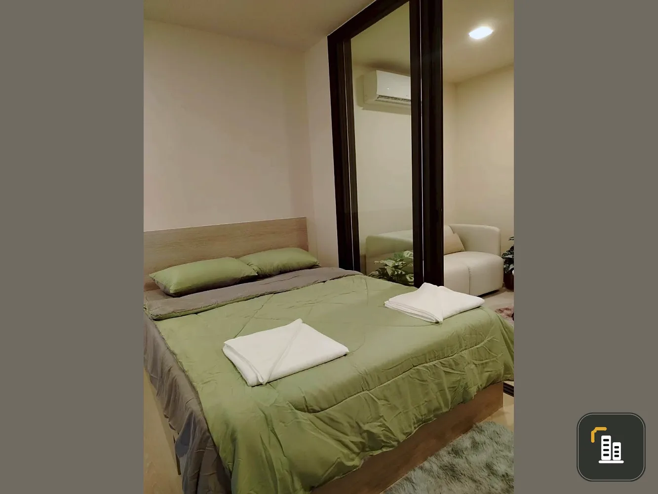 For rent: FLO By Sansiri, fully furnished 37 sq.m. unit with ample living space. Don't miss out!