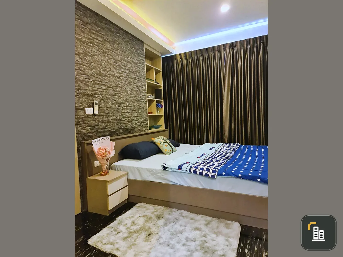 For rent: The Unique Kaset-Nawamin, 2nd floor, unit 1. Beautiful, elegant room with built-in furniture, ready to move in.