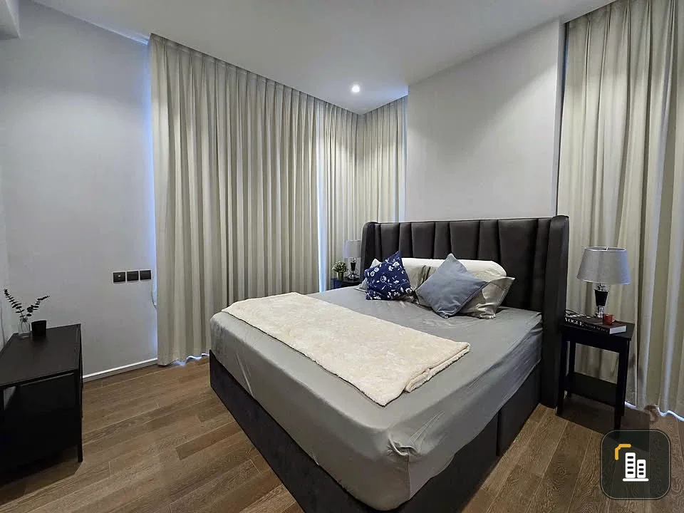 Muniq Langsuan condo for rent, open view, fully furnished, pets allowed. Book now!