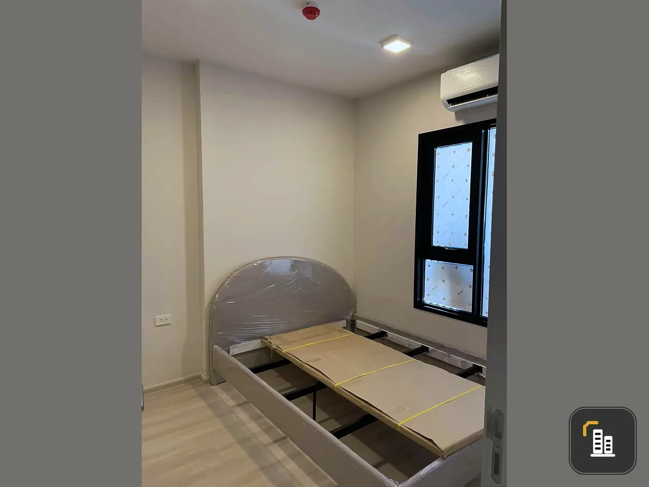 Selling a 1-bedroom unit at COBE Ratchada-Rama 9, 7th floor, at a very special price. Book now before you miss this opportunity!