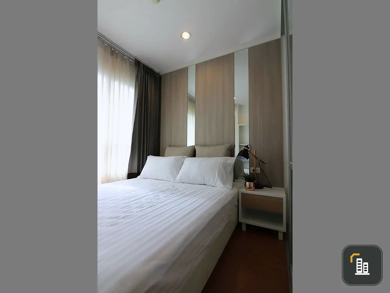 Selling a corner unit at Lumpini Park Rattanathibet-Ngamwongwan, less crowded, with high-quality built-in furniture. Don't miss out!