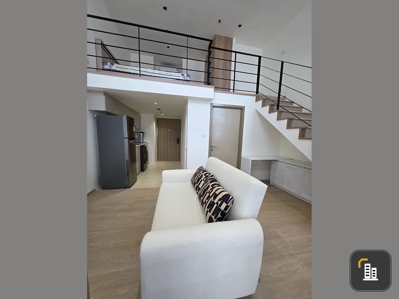 For rent: Riva Charoen Nakhon Duplex Condo. Beautiful, spacious design, comfortable living, ready to move in.