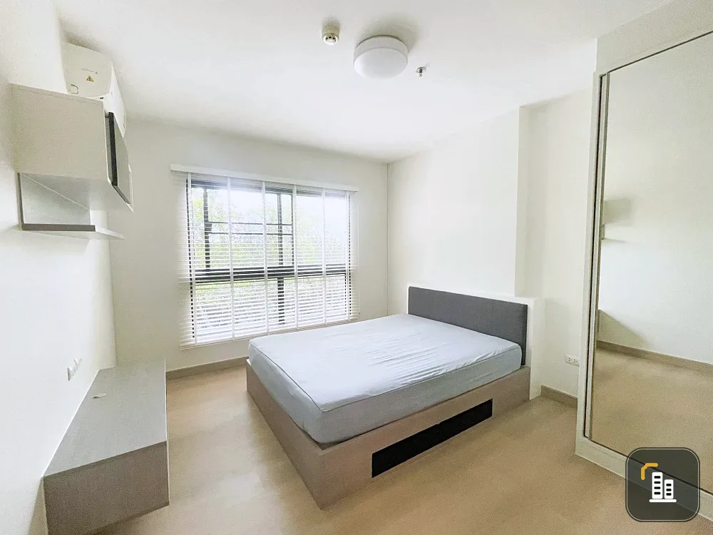 Selling Supalai Loft @ Talat Phlu Station. Spacious room with ample usable space, open balcony with garden view, and a great location. Don't miss out!