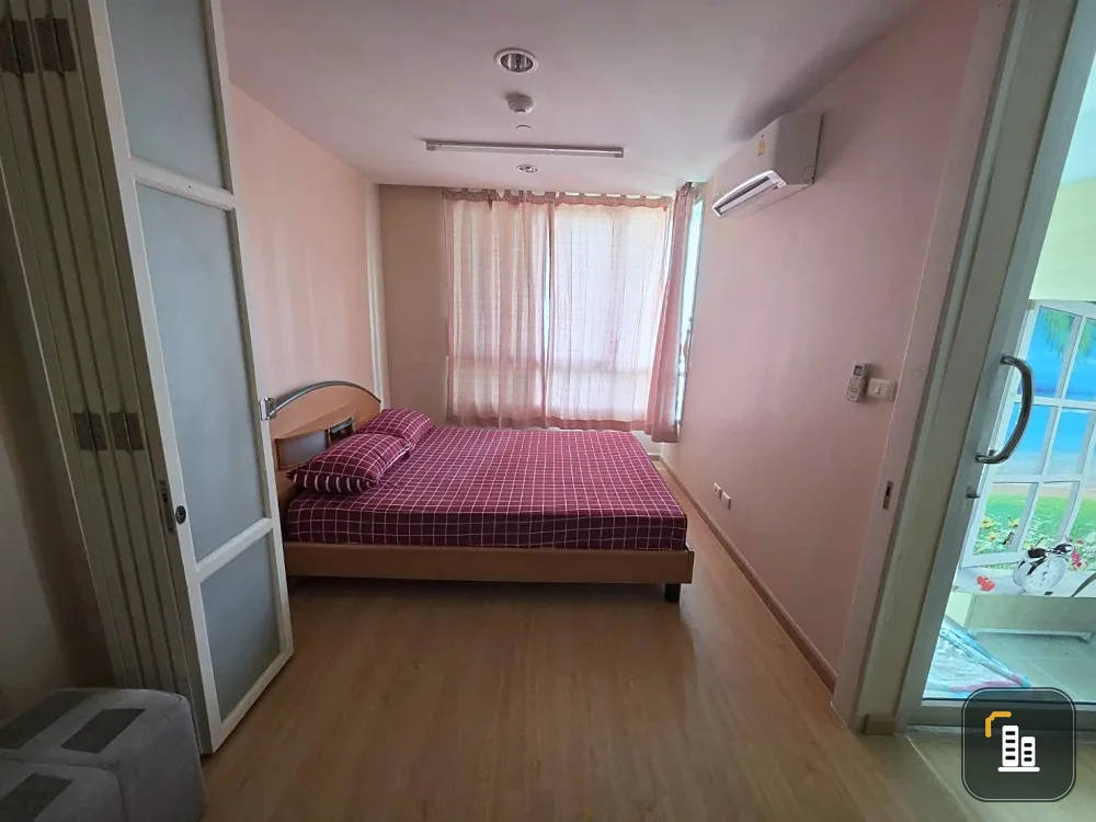 For sale: The Station Sathorn-Bangrak. Partitioned rooms, city view, good ventilation, no direct sunlight, and pigeon netting. Don't miss out!