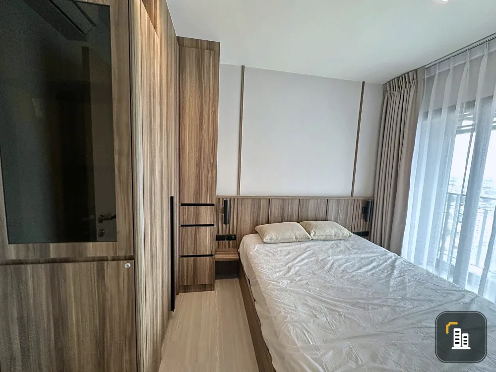 For rent: Life Sathorn-Sierra 1 bedroom plus unit, fully furnished with built-in furniture. Book now!