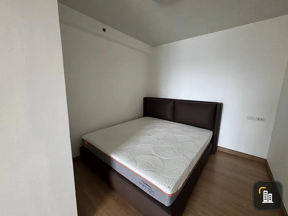 Selling Supalai Park Kaset, includes furniture and appliances. Great view, breezy, not hot. Ready to move in.