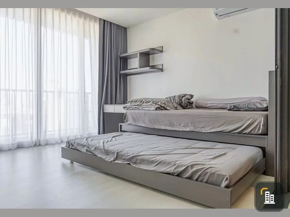 XT Phayathai for rent. Enjoy the morning sun; wake up to a breathtaking view of the sunrise with no buildings blocking the view. Book now!