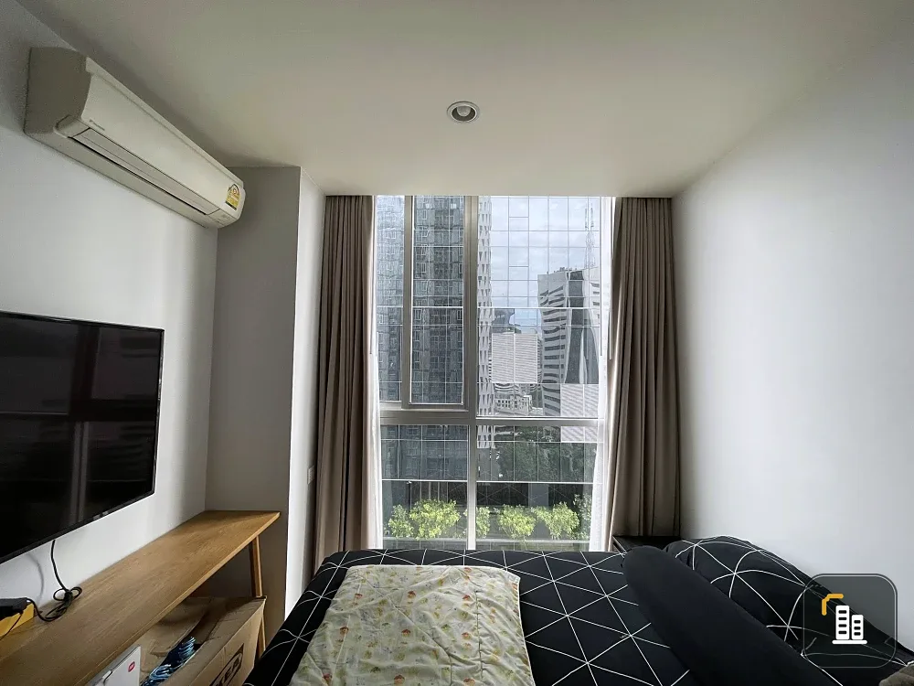 Selling Noble Revolve Ratchada, a lovely high-floor unit fully furnished. Just bring your belongings and move in!