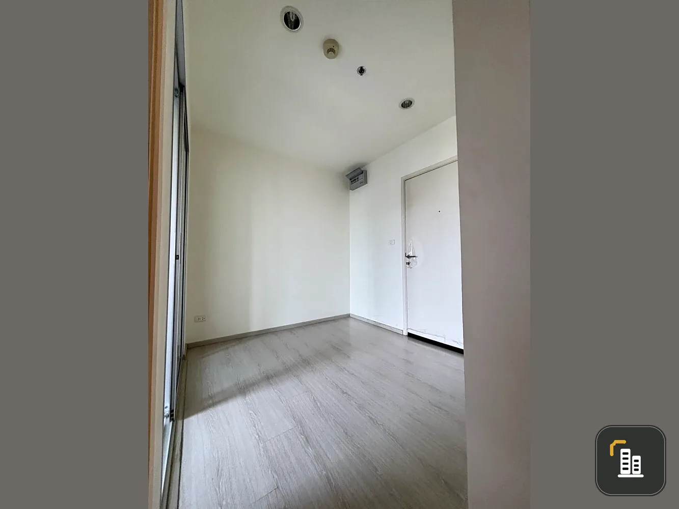 Selling unfurnished high-floor units at Aspire Sathorn-Taksin (Timber Zone). Book now!