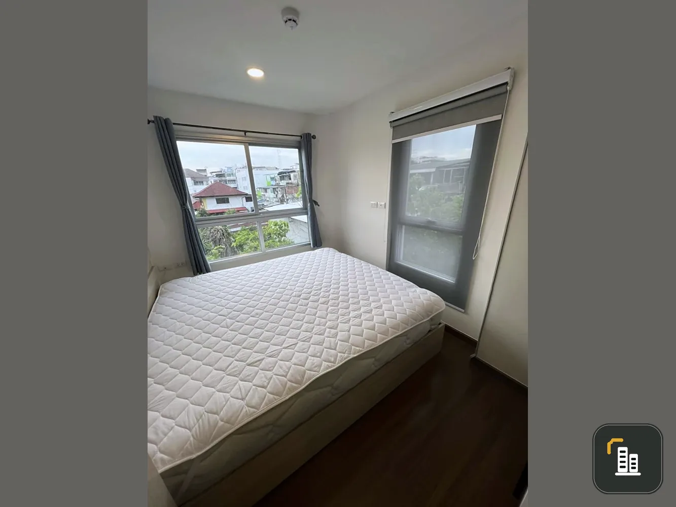 Selling a comfortable condo at Chewathai Hallmark Charan 13. Fully furnished and equipped with appliances. Book now!