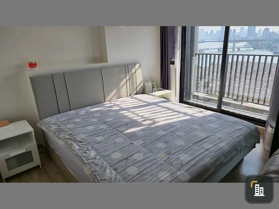 Selling Niche Mono Charoen Nakhon condo. Unit with stunning Chao Phraya River bend and Bangkok skyline view. Unobstructed view, no buildings blocking