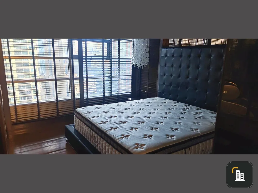 For rent: Baan Klang Krung Siam-Pathumwan. Beautifully decorated, elegant and luxurious unit with spacious living area. Don't miss out!