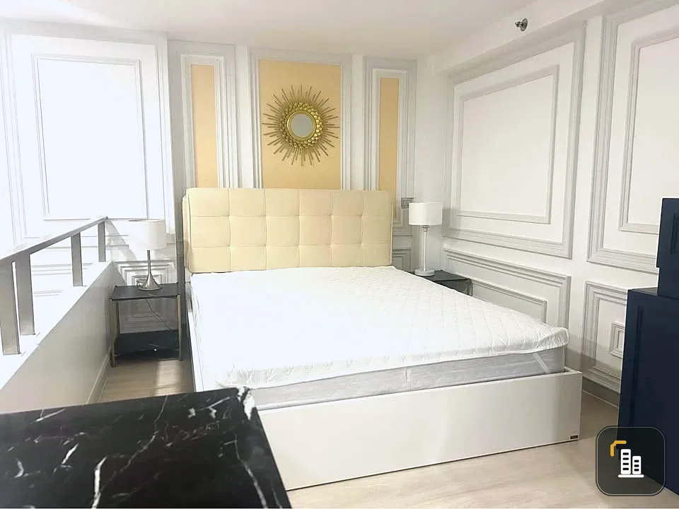 For rent: Knightsbridge Prime Sathorn, duplex unit with staircase access to the 2nd floor. Located on the 29th floor with stunning city views. Don't m