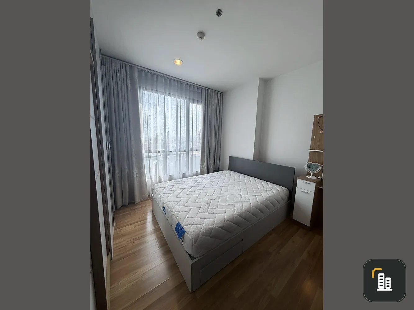 Selling Premio Vetro Kaset, 14th floor, corner unit. Unobstructed view, good ventilation all day, very comfortable to live in. For this location, cond