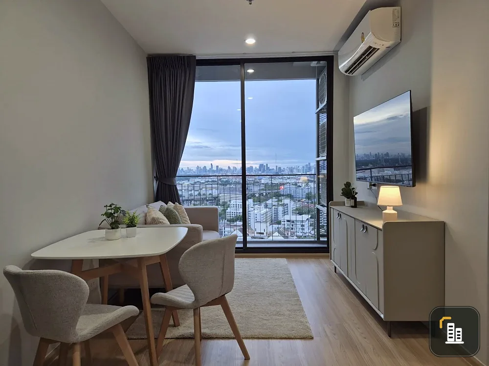 For rent: Skyrise Avenue Sukhumvit 64. Beautiful, rare item. Corner unit with city and river views. High floor, very spacious and airy.