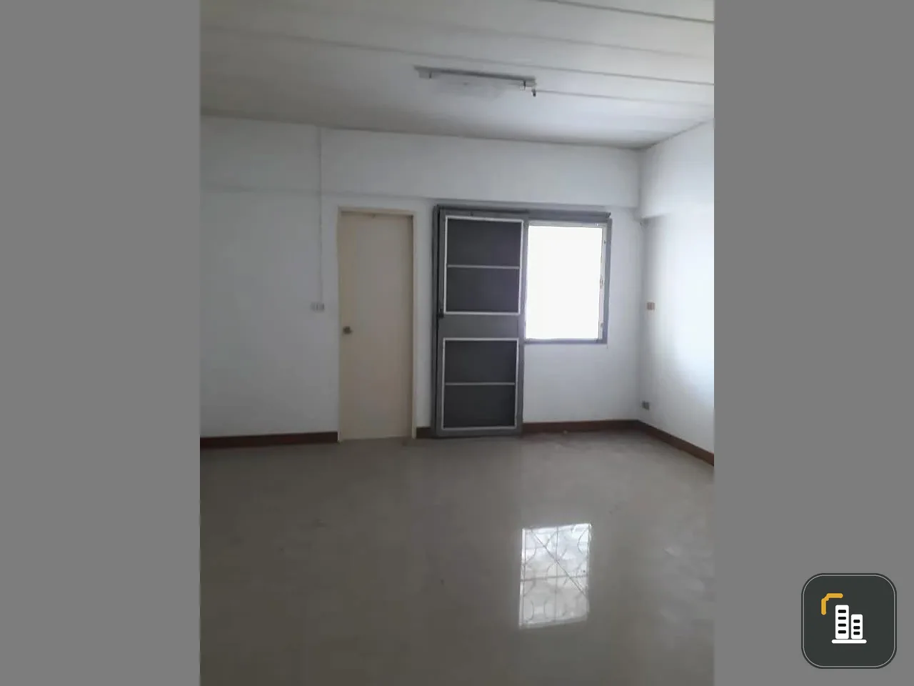 Selling Koonsuk Ville Nawamin 157, 5th floor unit. Great location, convenient transportation. What are you waiting for?