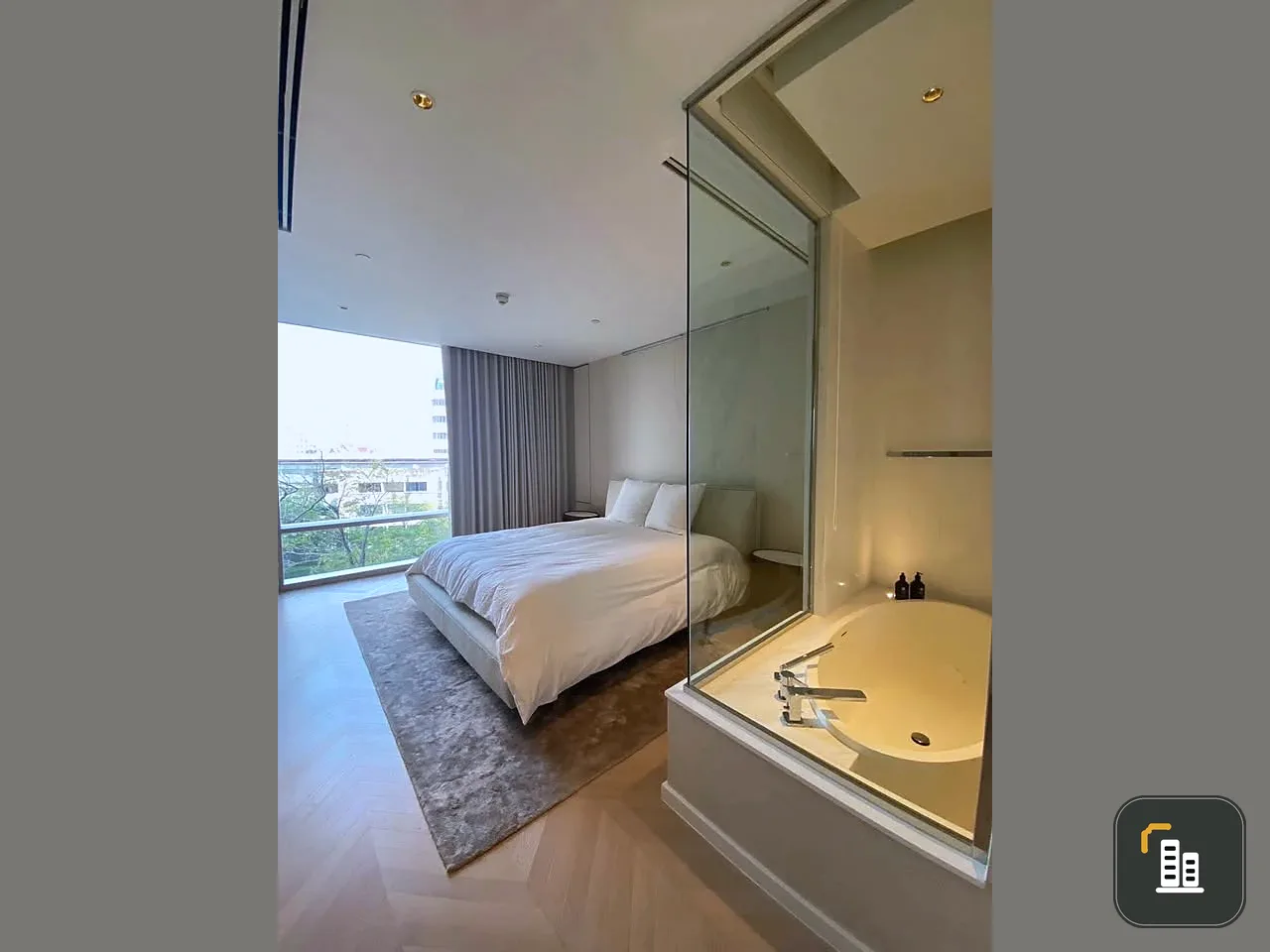 For rent: Four Seasons Private Residences, 2 bedrooms, spacious living area, fully furnished, beautiful unblocked view. Book now!