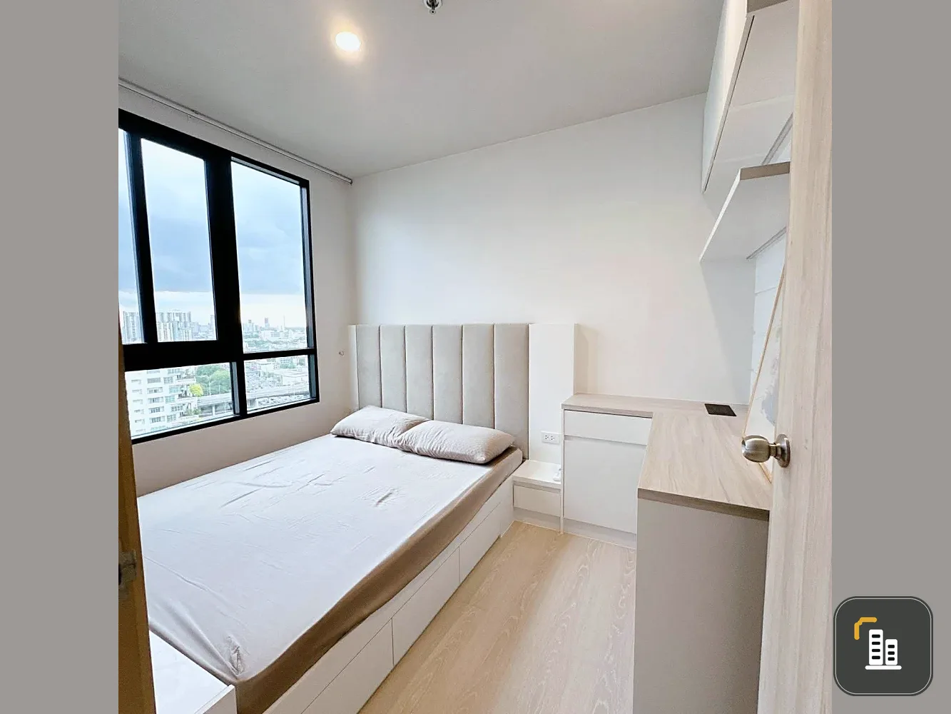 Selling New Noble Ngamwongwan condo. Spacious and comfortable living space. Book now before it's too late!!!