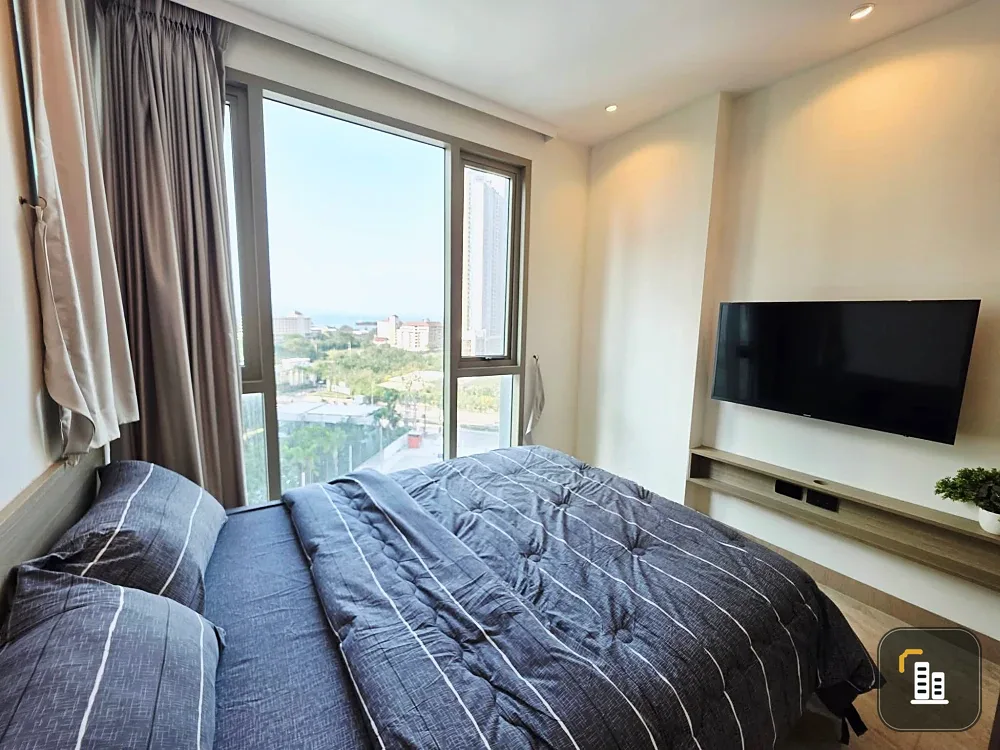 Selling a lovely unit at The Riviera Ocean Drive. Beautiful unit number, stunning ocean view. Book now!