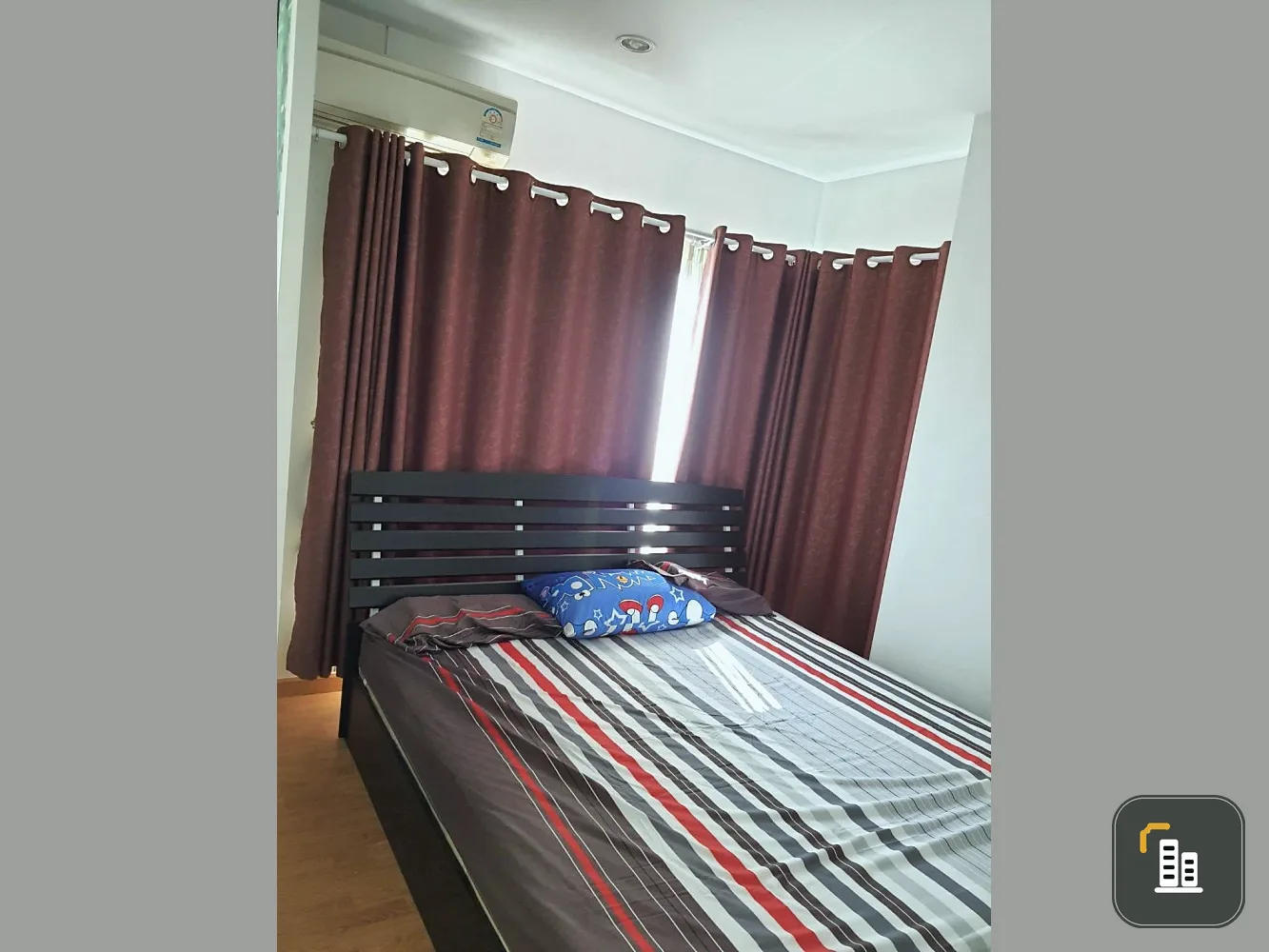Selling a 24th-floor unit at The Parkland Phetkasem. Excellent location and fully furnished. Book now!