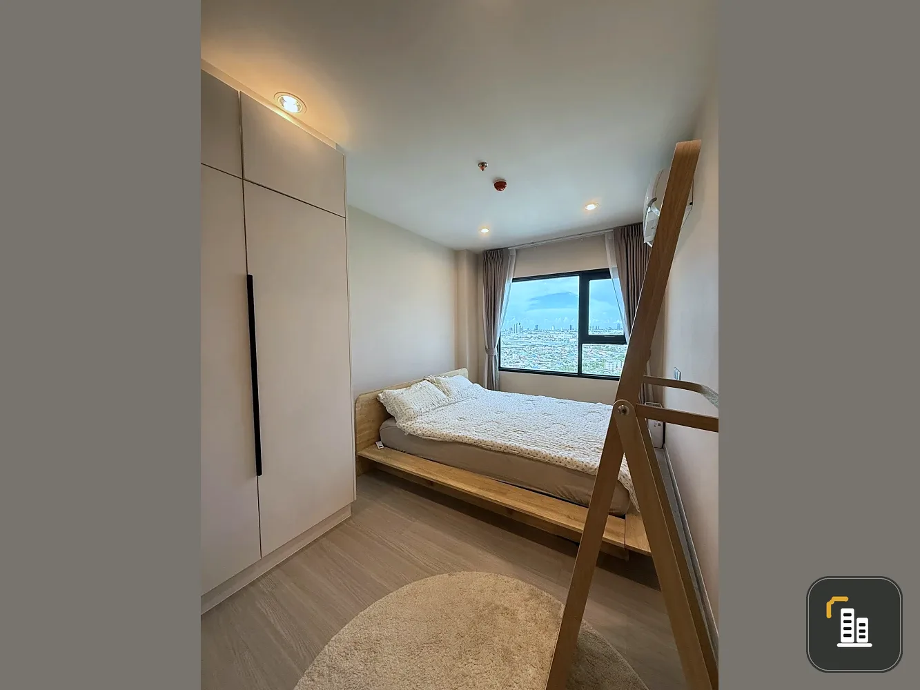 Selling Aspire Erawan Prime condo. A lovely unit with complete amenities. Just bring your bags and move in!