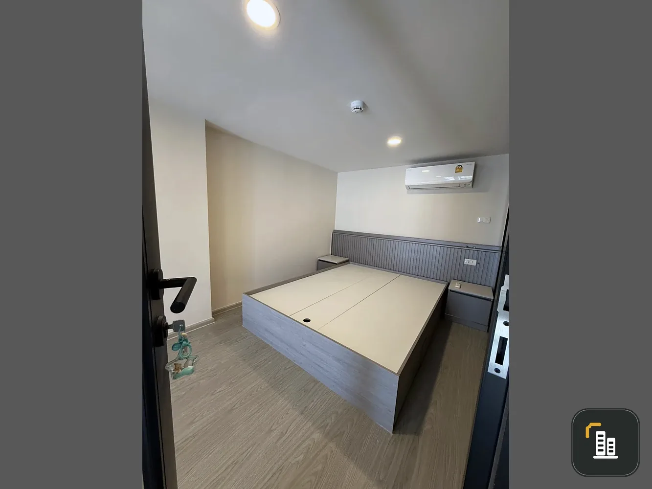 Selling an Origin Plug & Play Ramkhamhaeng Triple Station condo. Nice unit on the 9th floor with an unobstructed view and a separate walk-in closet. B