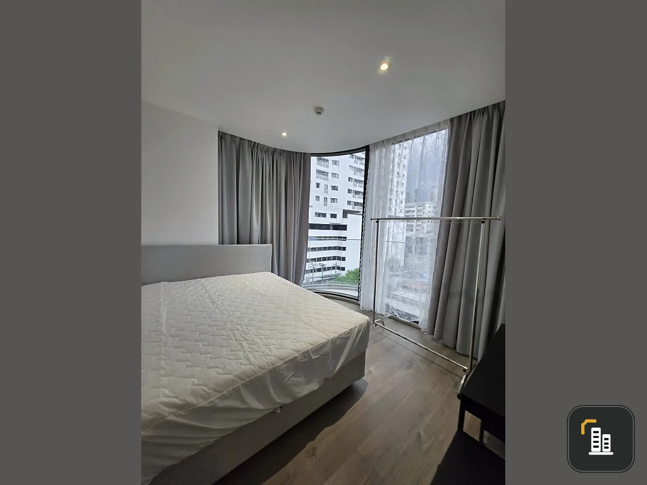 Condo for rent, Finn Asoke. Spacious and comfortable unit with ample living space. Fully furnished with appliances. Don't miss out!