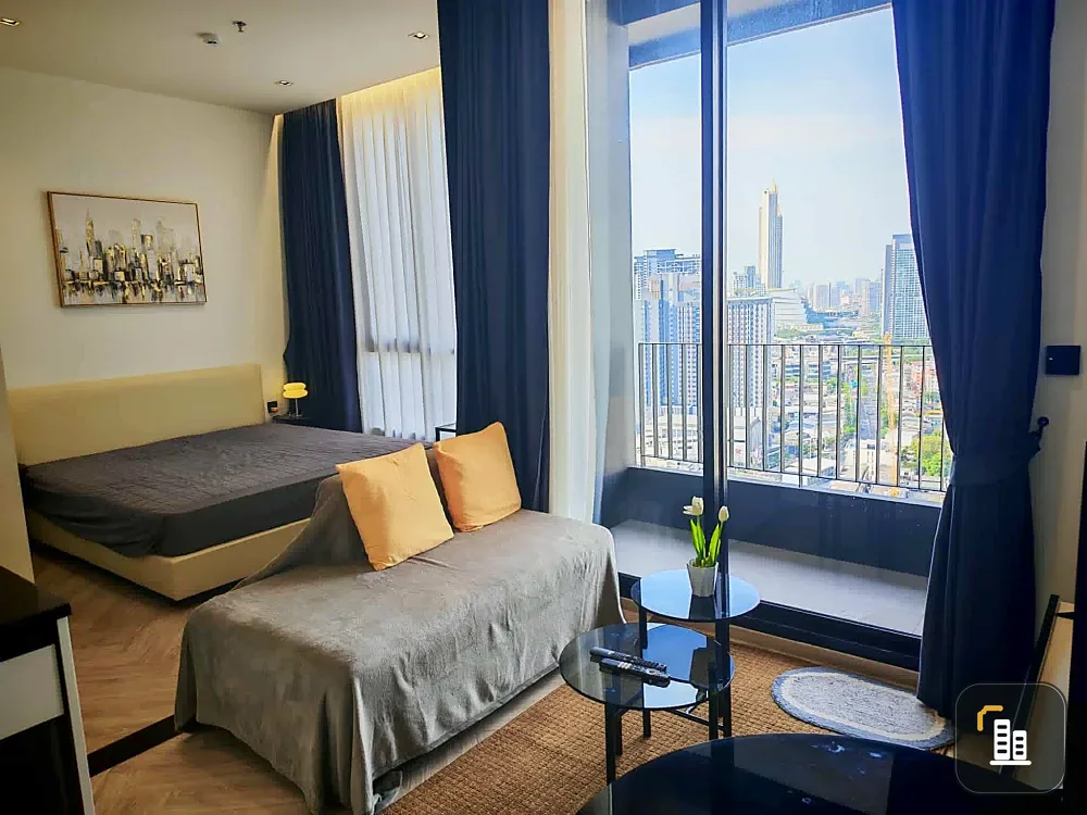 For rent: Chapter Charoennakhon-Riverside, very high floor unit with stunning Chao Phraya River views from both bedroom and living room. Book now!