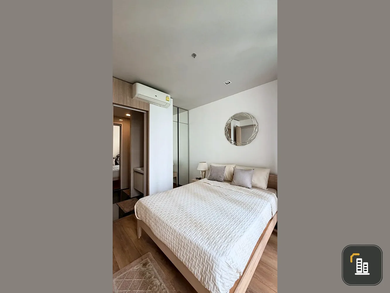 Selling a 2-bedroom unit at Park 24 Origin Phrom Phong. Spacious living area, fully furnished. Don't miss this great deal!