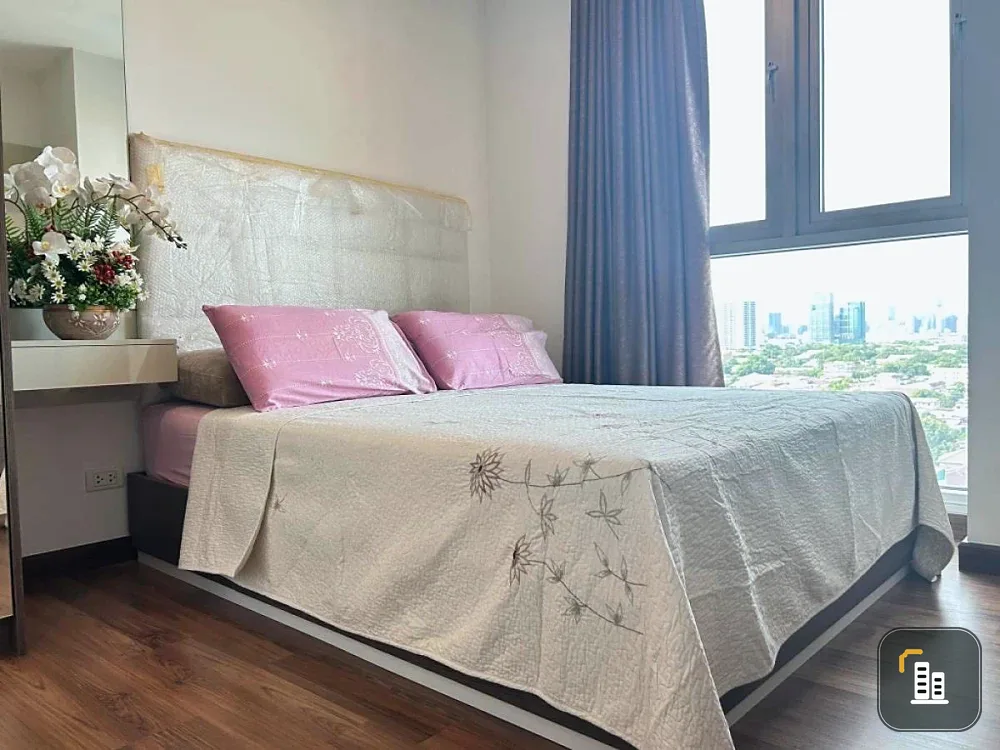 For sale or rent: Chewathai Interchange. Large, comfortable rooms with ample living space. Book now! Don't miss out!
