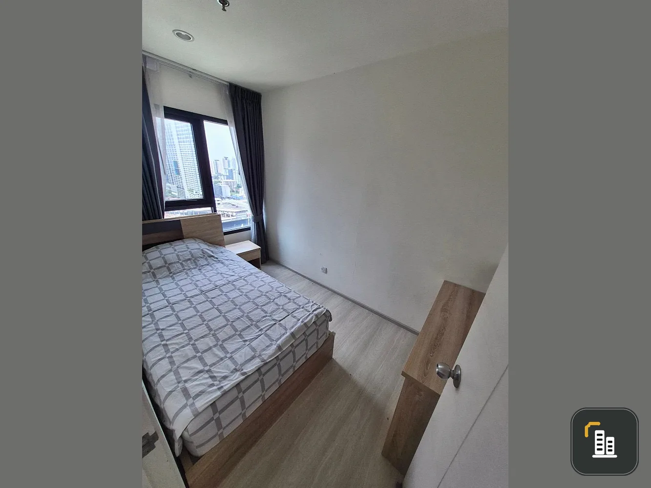 For rent: Life Asoke-Phetchaburi, 2 bedrooms, fully furnished.