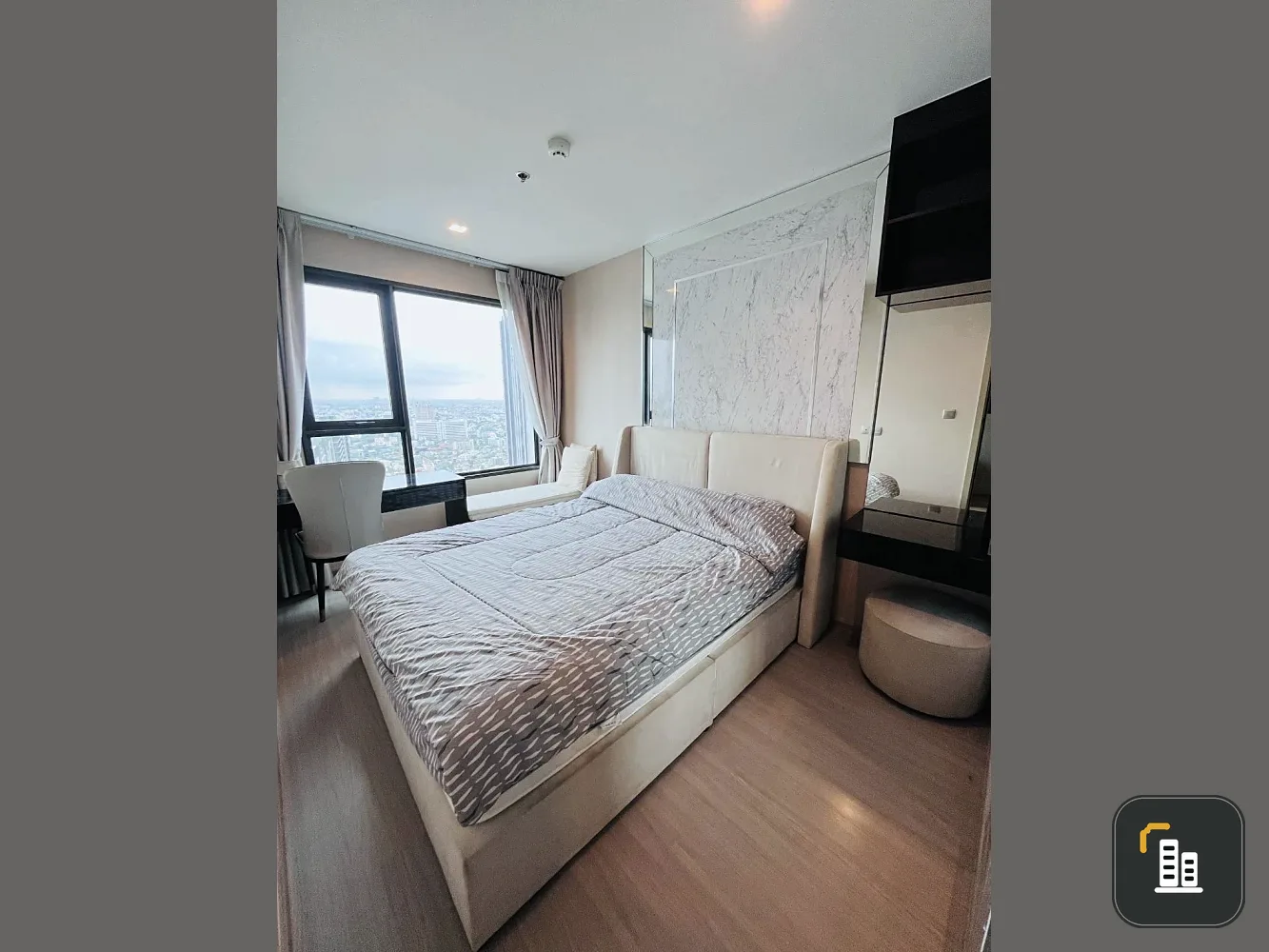 For rent: Life Ladprao, high floor unit, spacious and comfortable, fully furnished with complete amenities. Just bring your suitcase!