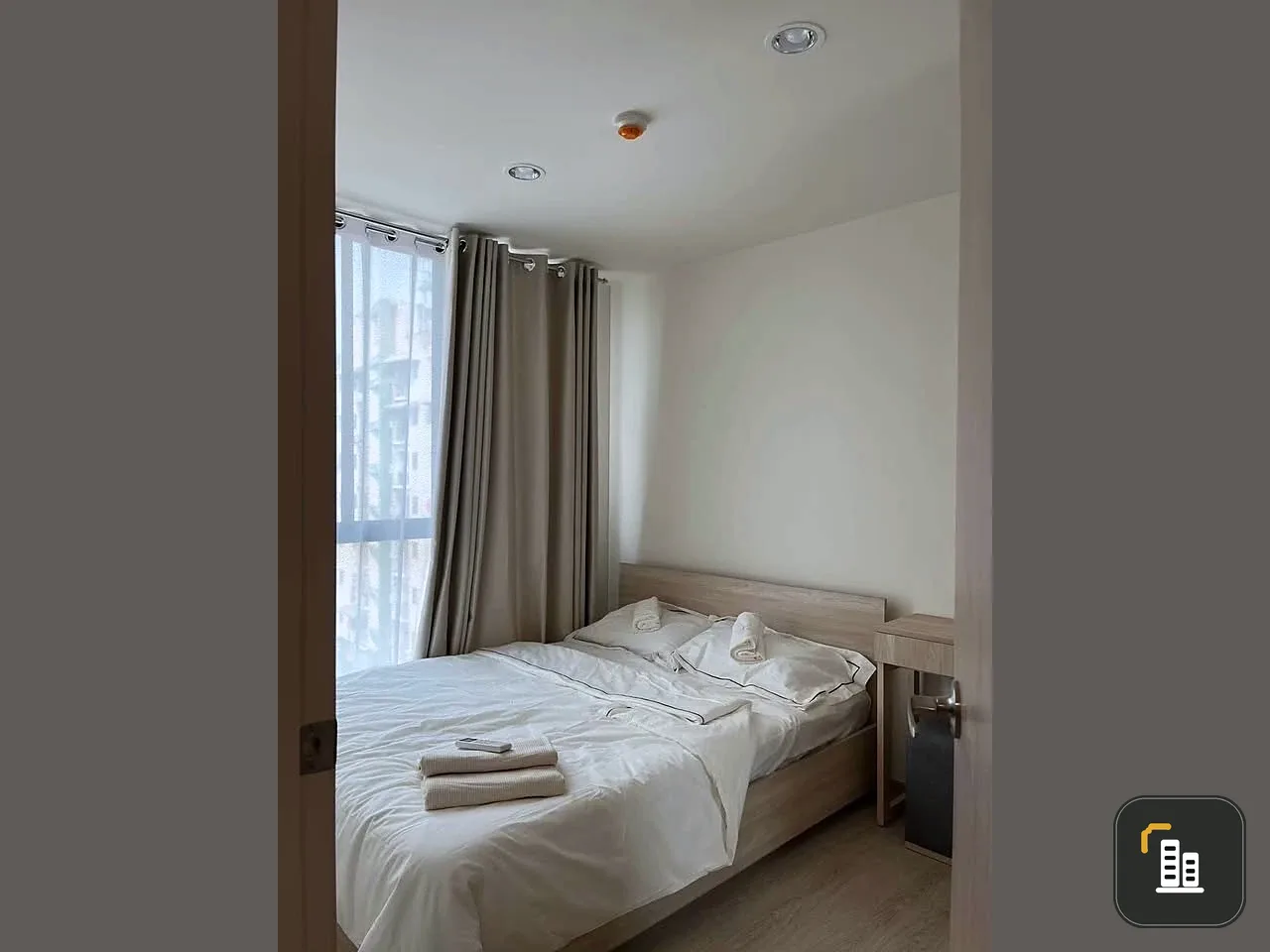 Two-bedroom apartment for rent at NUE Z-SQUARE Suan Luang Station, fully furnished. Book now!