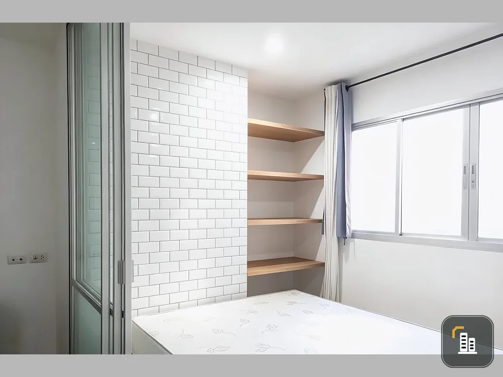 Selling a lovely unit at Lumpini Mega City Bangna. Features include high-quality wallpaper and complete amenities. Book now!