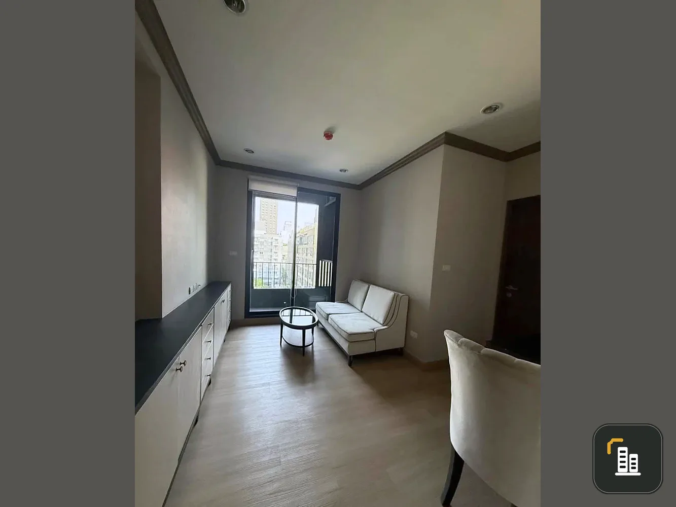 Selling 3 spacious rooms at The Reserve Kasemsan. No shared walls, unobstructed views, and complete privacy. Book now!