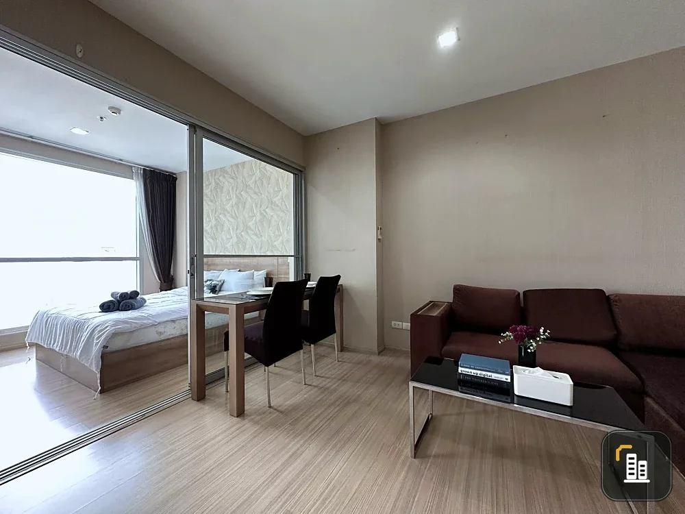 For rent: Rhythm Ratchada-Huai Khwang, high floor unit, fully furnished, ready to move in. Book now!