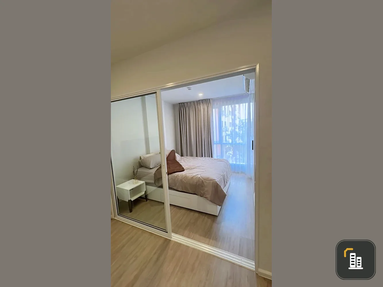 Blue Condominium, Phahonyothin 35, 6th floor. Fully furnished and equipped with appliances. Ready to move in.