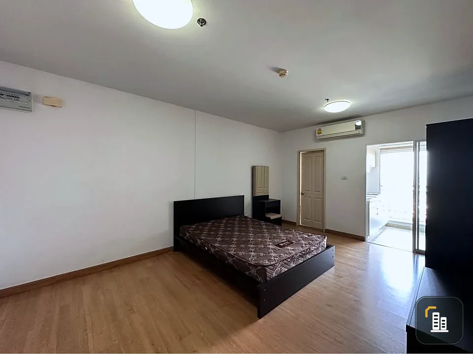 For sale or rent: Supalai Park Khaerai-Ngamwongwan condo. Ready to move in, fully furnished, great price. Book now!