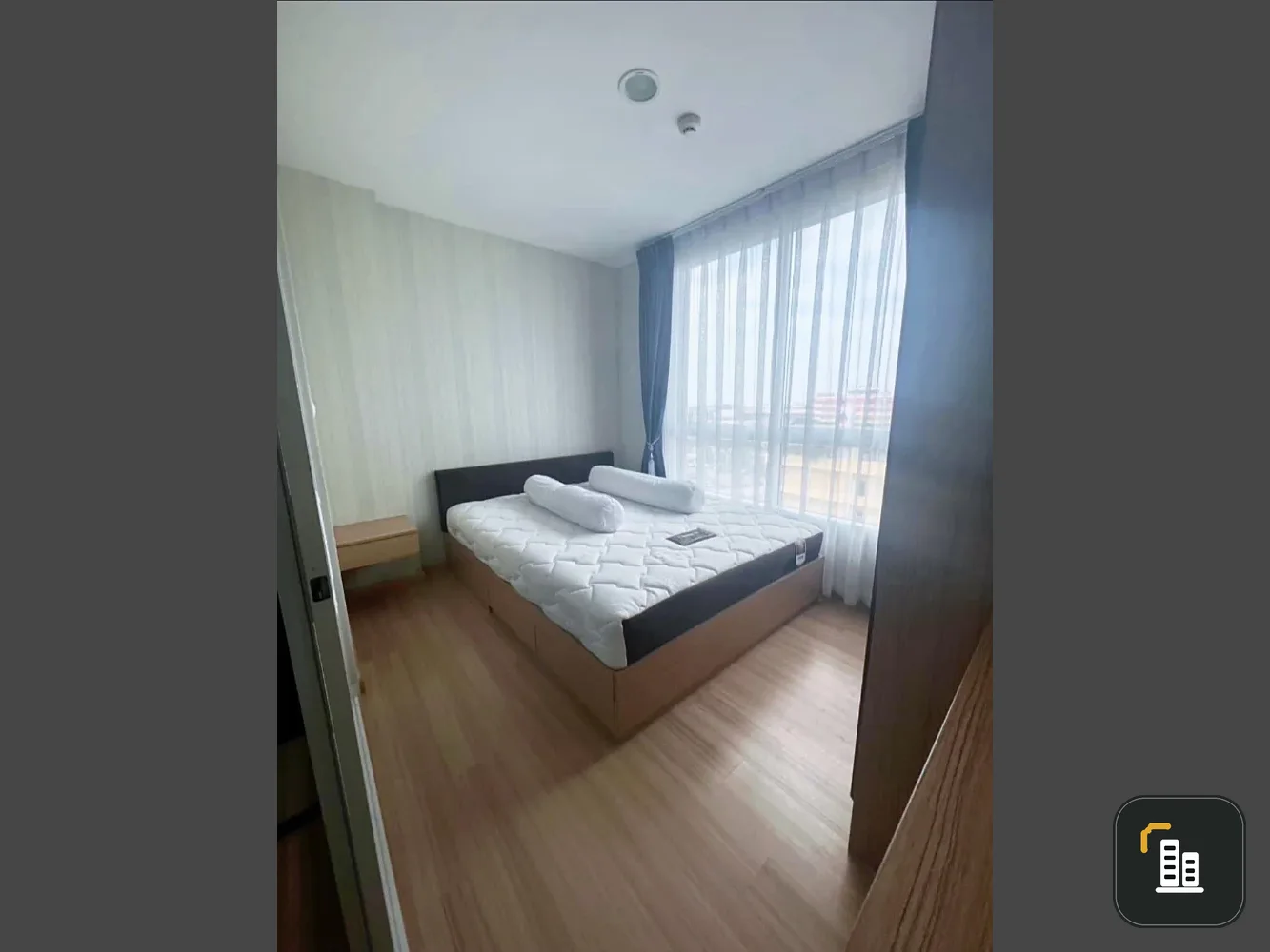 Selling The Bella Condo Rama 2, 1 bedroom, 1 bathroom. Comes with high-quality built-in furniture. Convenient location. Book now!