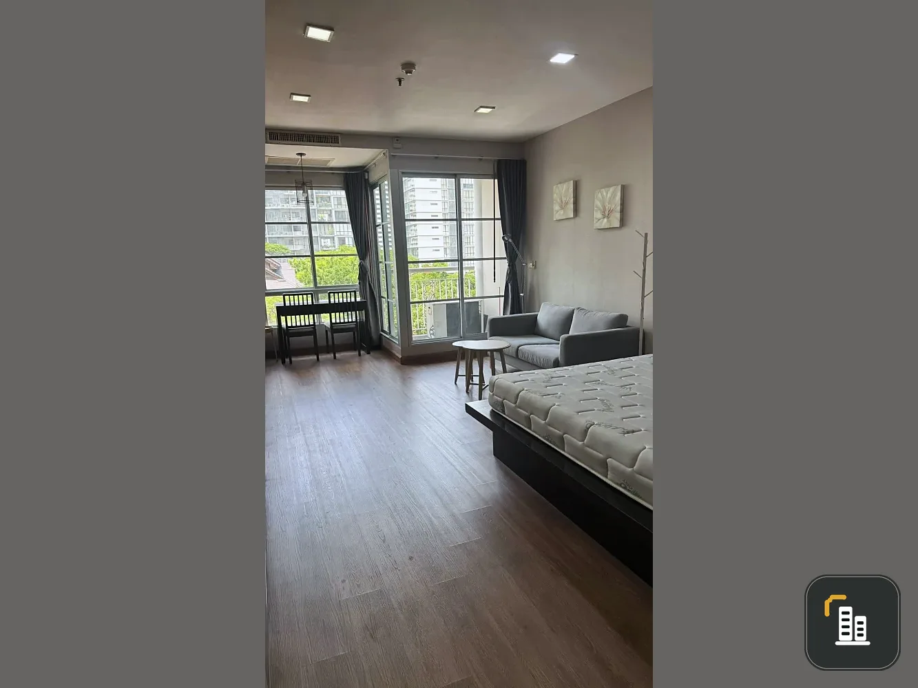 For rent: AP Citi Smart Sukhumvit 18, 1 bedroom, 1 bathroom. Spacious living area and fully equipped with amenities. You can't miss this opportunity!
