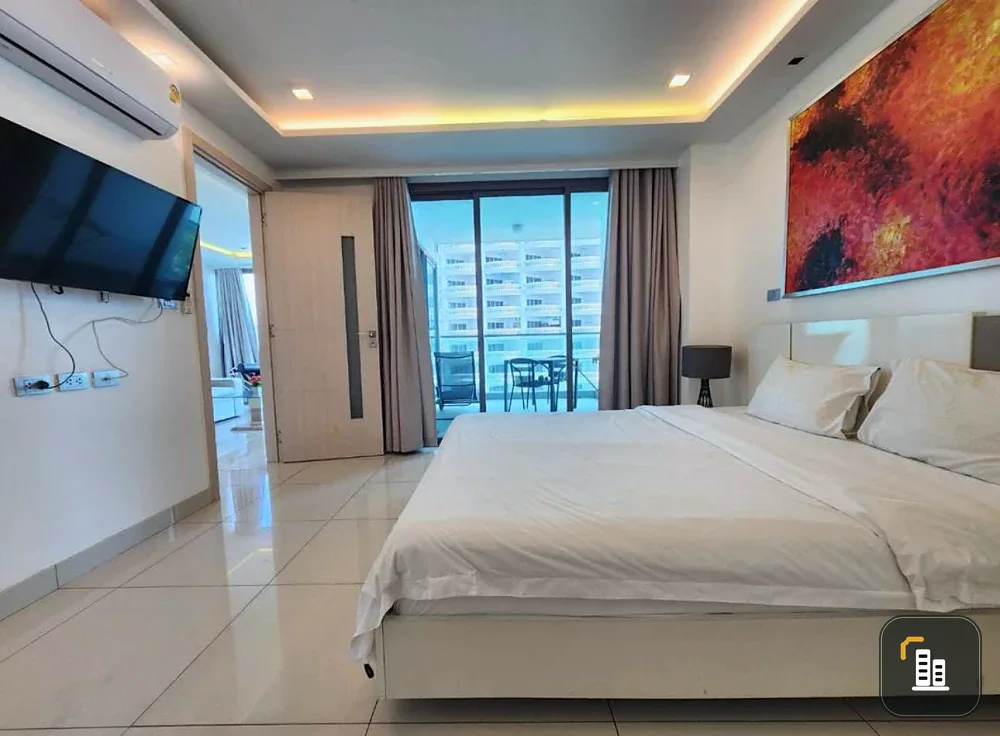 Selling a spacious unit at Wong Amat Tower in a prime location with stunning sea views. Don't miss this opportunity!