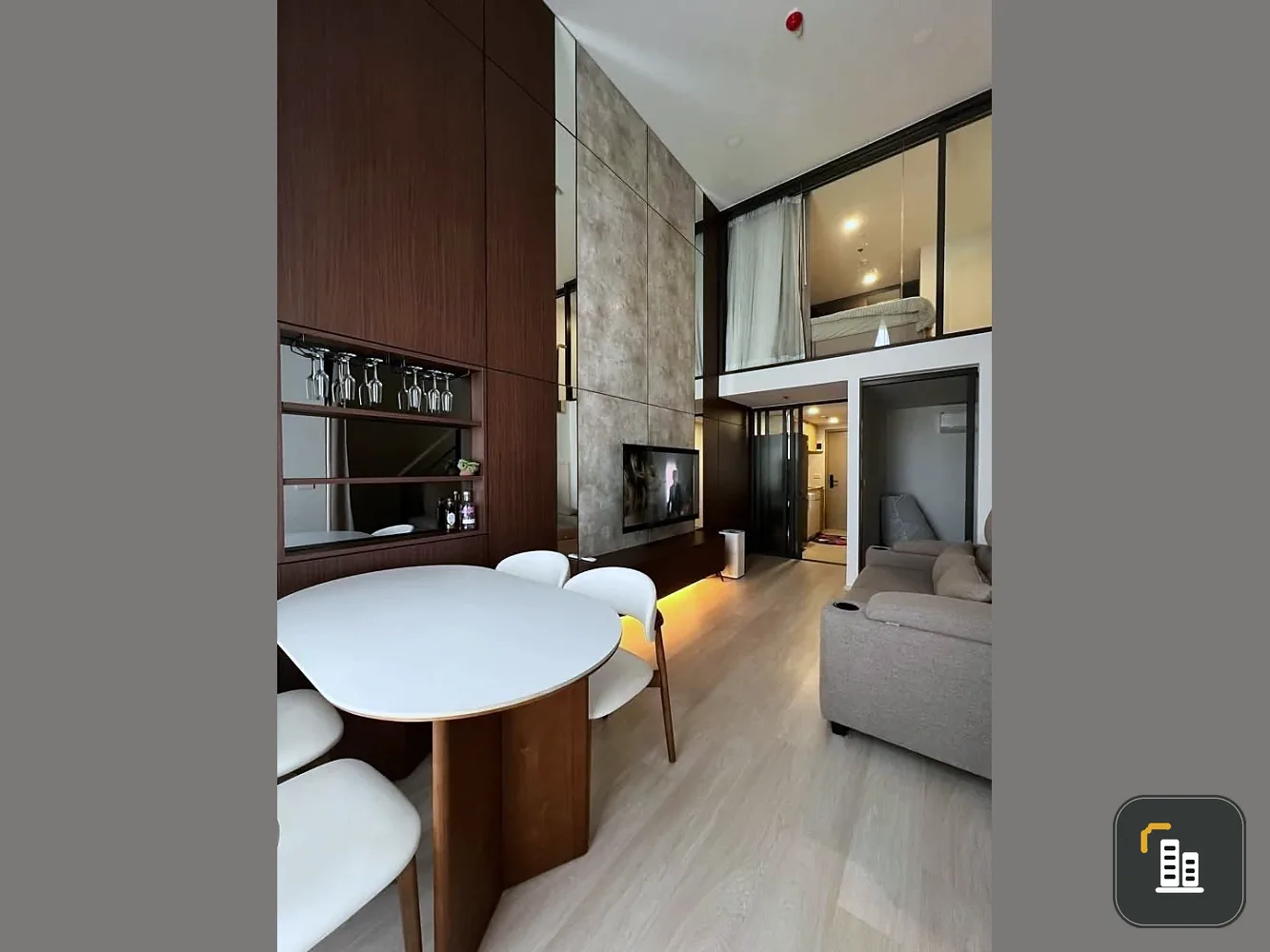 For rent: Aspire Vibha-Victory, a two-story condo on a very high floor. It has an additional room that can be used as a bedroom or a study/office. Boo