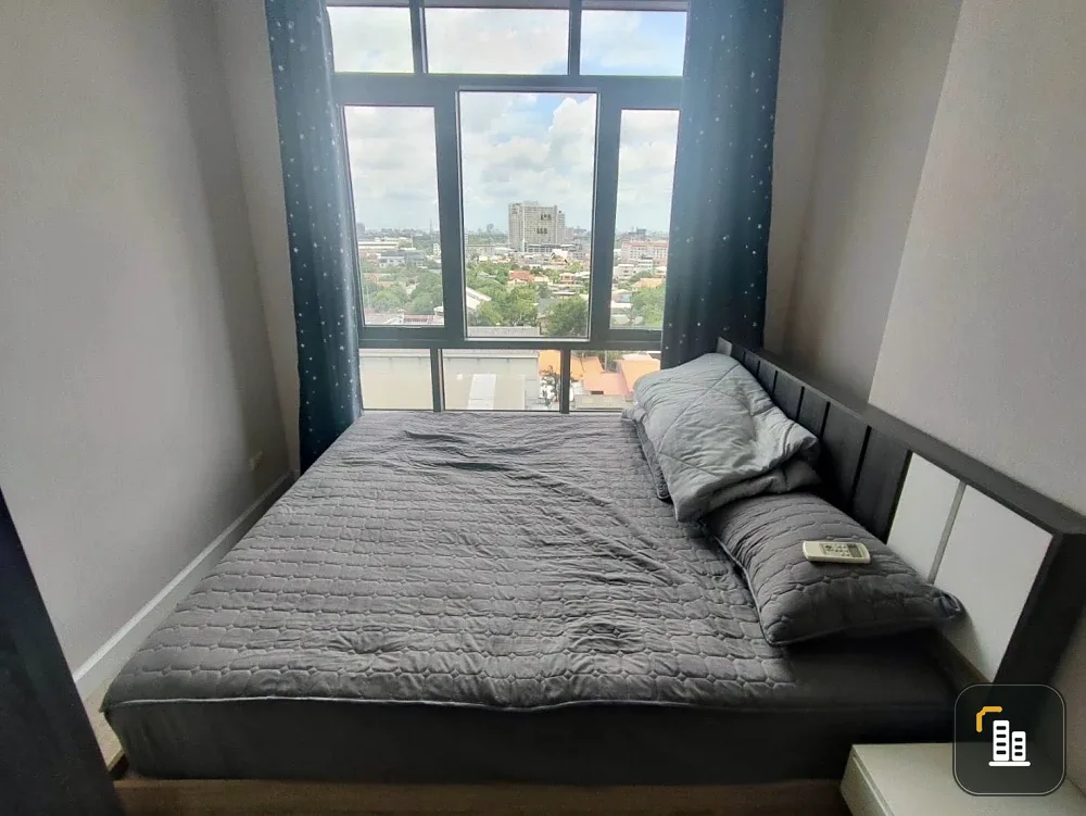 Selling a 1-bedroom, 1-bathroom unit at Metro Sky Prachachuen, 11th floor, Building C. Fully furnished and ready to move in.
