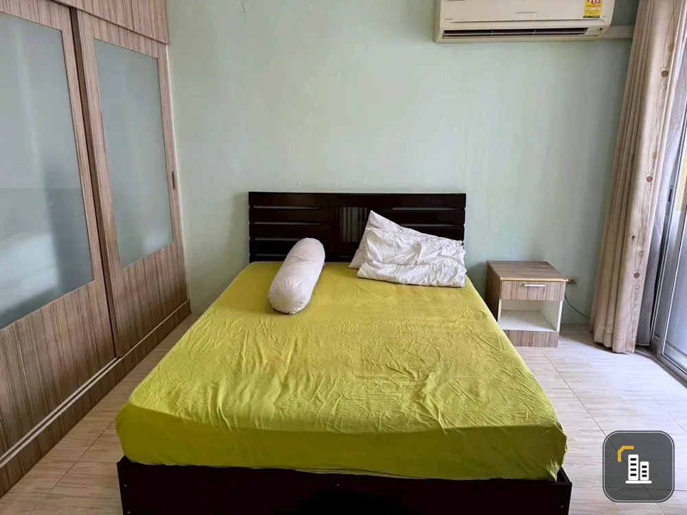 For rent: The Parkland Bangna, 3rd floor unit with high-quality built-in furniture and complete amenities. Don't miss out!