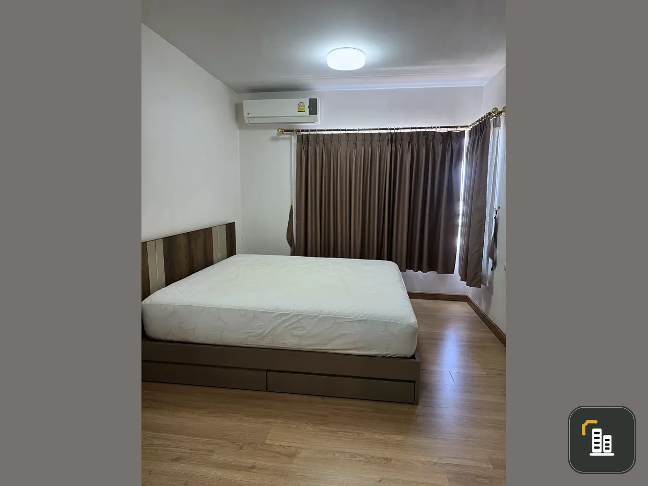 Selling Supalai Mare Pattaya, 1 bedroom, 1 bathroom. Spacious living area, stunning sea view. Don't miss out, book now!