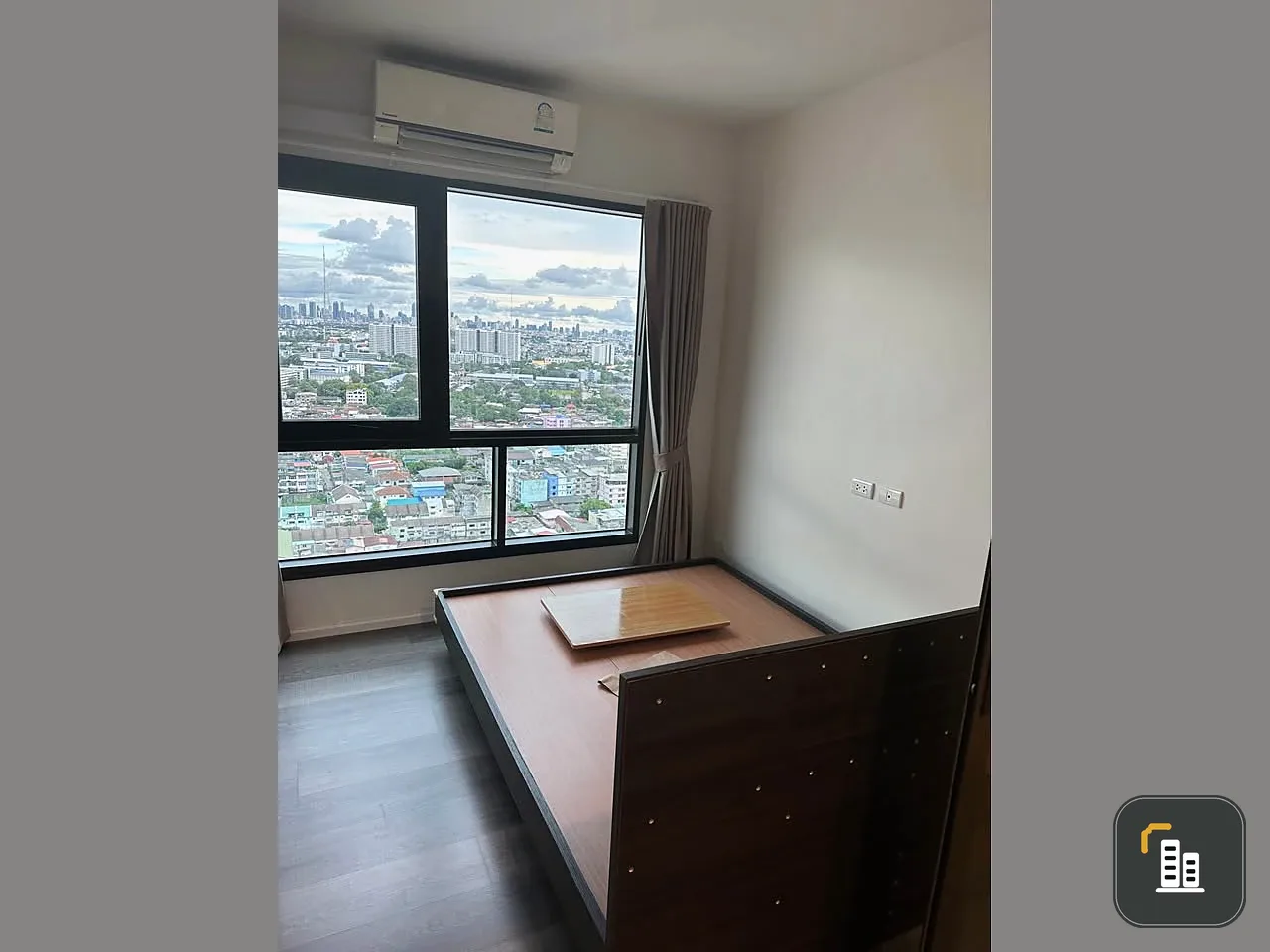 Selling high-floor unit at The Stage Taopoon Interchange. Nice and fully furnished. Book now!
