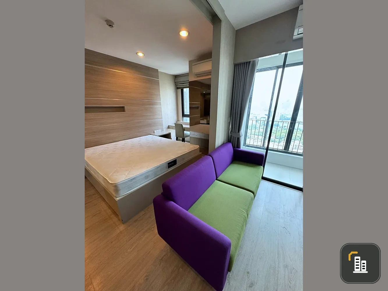 For rent: Ideo Q Ratchathewi, fully furnished with built-in furniture, north-facing view, ready to move in.