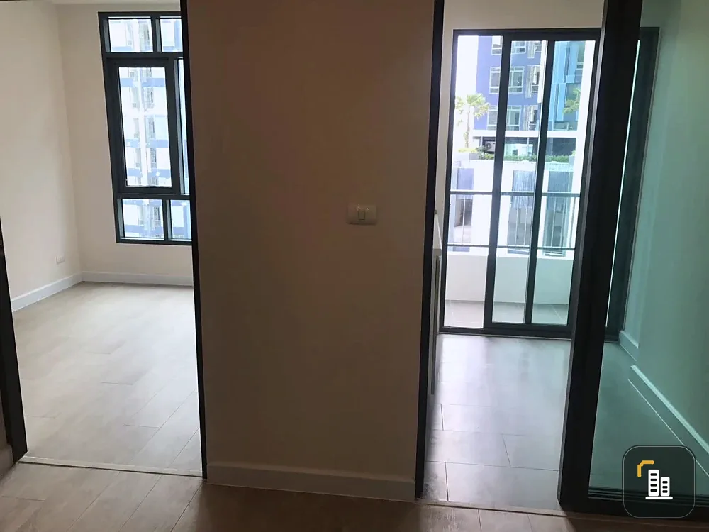 Selling a unit at Metro Sky Prachachuen, 7th floor. Great location, not hot, with pool view. Book now!