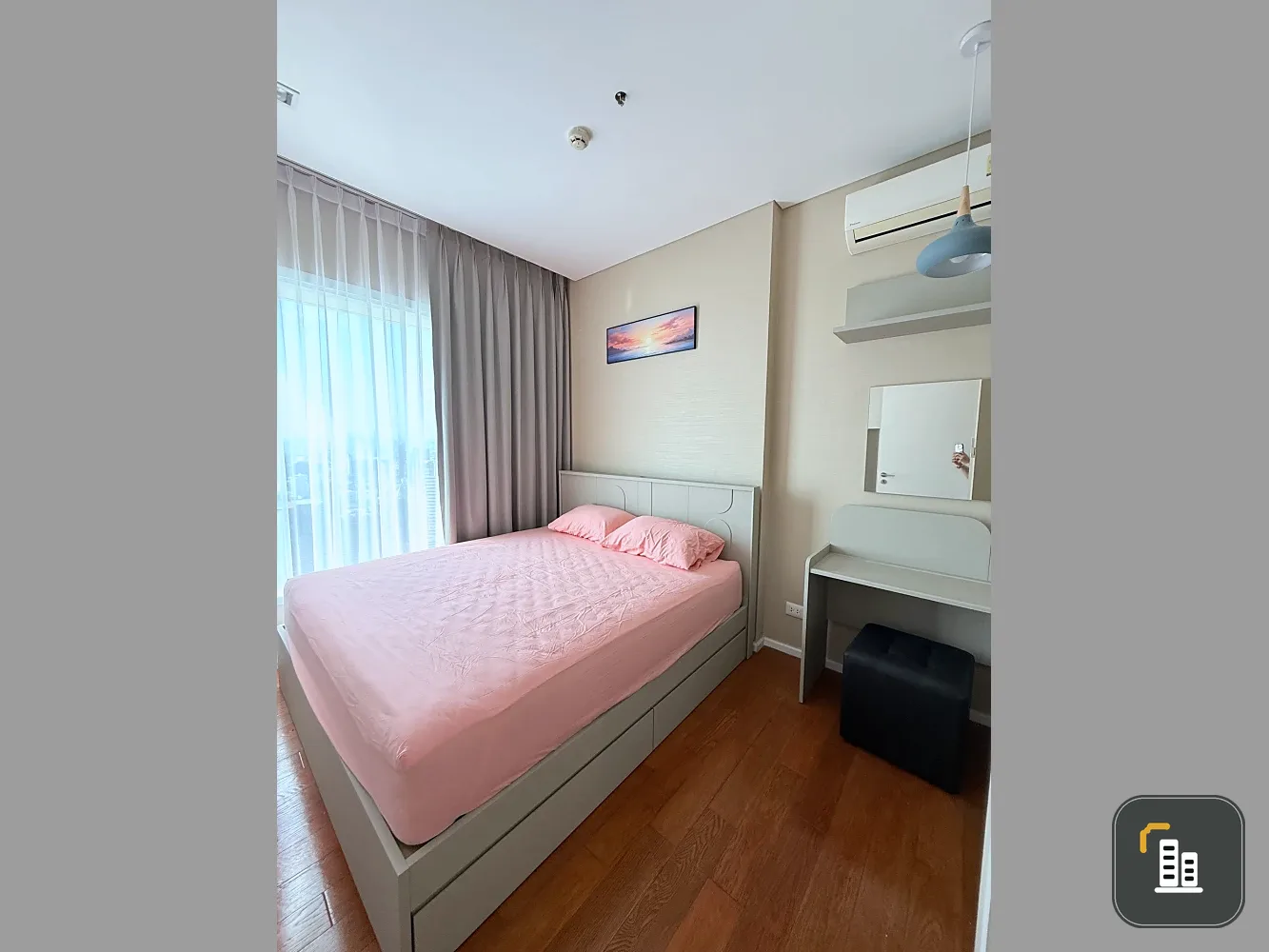 For rent: The Saint Residences, 40th floor, city view, fully furnished. Book now! (Hurry!)