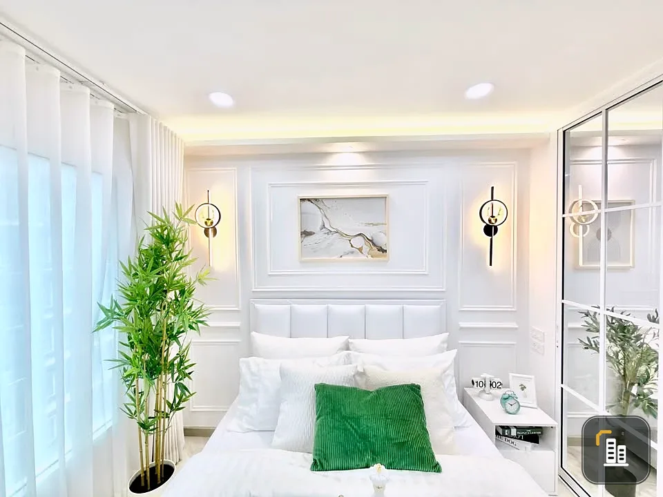 Selling Regent Home Bangson, beautifully decorated with attention to detail. Book now!